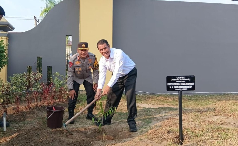 Menteri Pertanian Apresiasi Program Tanam Pohon Polda Riau