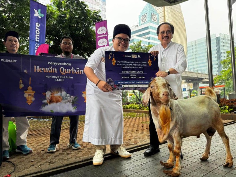 Rayakan Idul Adha 1446 H, XLSMART Salurkan 112 Hewan Kurban ke Berbagai Wilayah