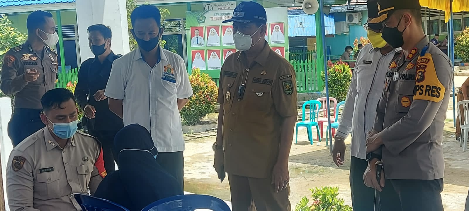 Ditaja Kadin dan Polres, Pelajar MTsN 2 Inhil yang Ikuti PTM Divaksin