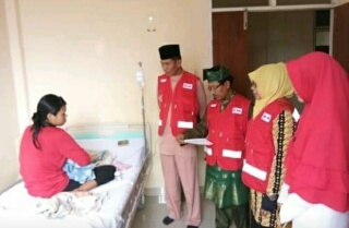 PMI Inhil Salurkan Bantuan Kepada Bayi Penderita Infeksi Paru-Paru