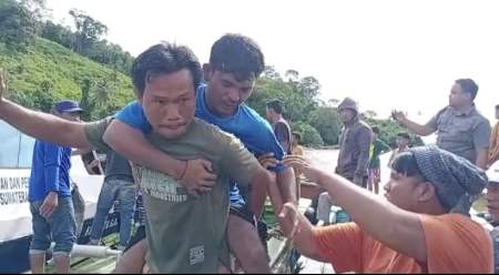 Hampir 15 Jam Bergulat dengan Maut di Lautan, 12 Nelayan Ditemukan Selamat