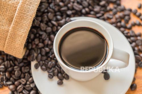 Ini Pentingnya Minum Air Putih Sebelum Ngopi Pagi