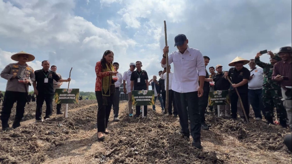 Wamentan Menanam Jagung di Pekanbaru, Sudaryono: Apapun Diminta Riau Saya Dukung