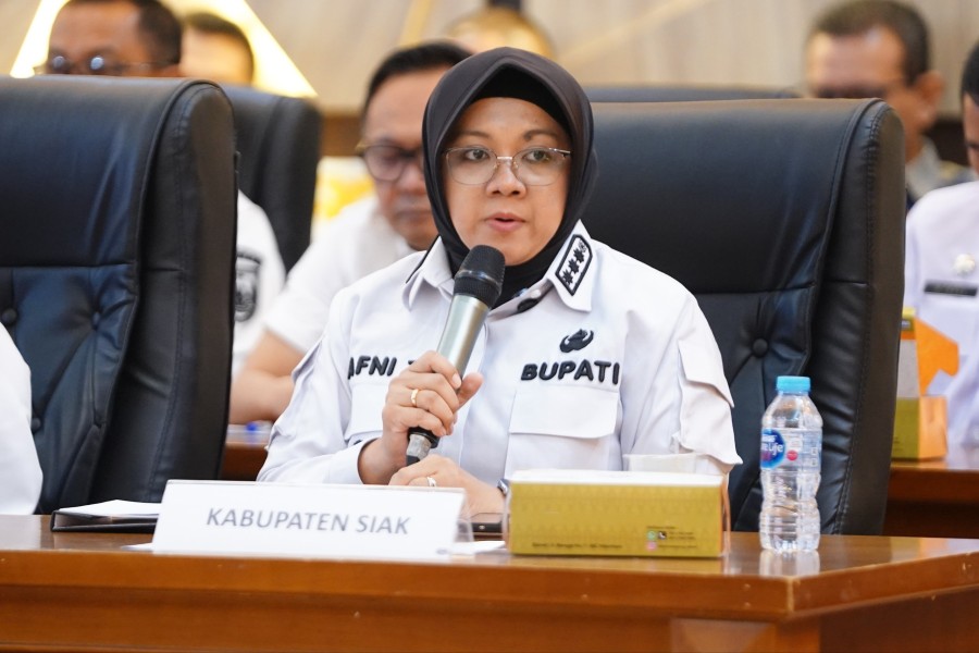 Langkah Tegas Bupati Siak: Pegawai Bolos Dipecat, Pegawai Hebat Diberi Penghargaan