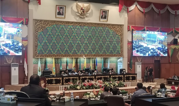 Alami Penurunan, DPRD Riau Sahkan APBD 2026 Senilai Rp8,3 Triliun