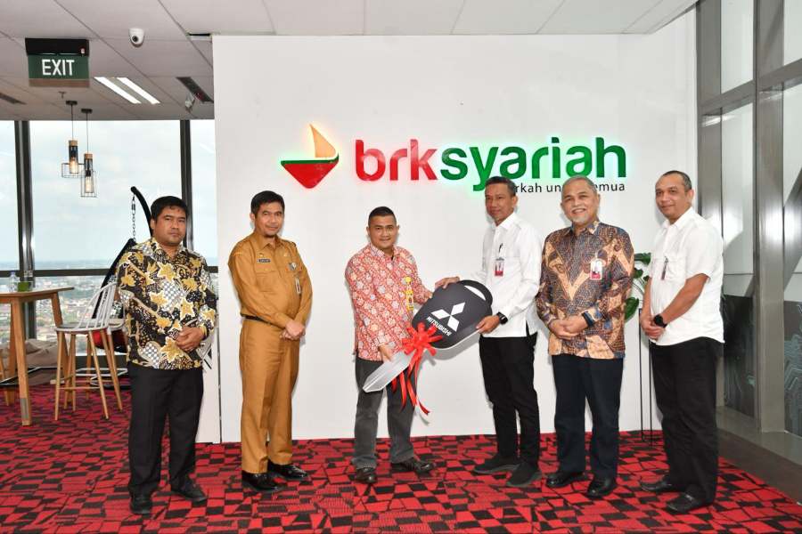Simpan Dana di BRK Syariah, PD SPR Rohil Terima Hadiah  2 Mitsubishi Pajero dan 7 Xpander