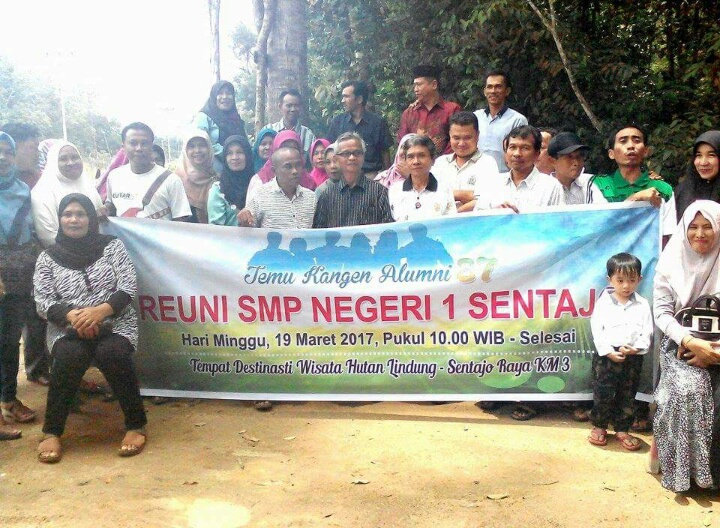 Reuni SMPN 1 Sentajo Angkatan 1987 Penuh Keakraban Bersama Para Guru