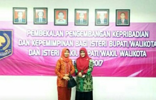 Ibu Emi Safitri Mursini Ikuti Acara Pembekalan Pengembangan Kepribadian Dan Kepemimpinan