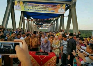 Buka Isolasi & Tingkatkan Ekonomi Daerah, Gubri Andi Rachman Resmikan Jembatan Bagan Cacing
