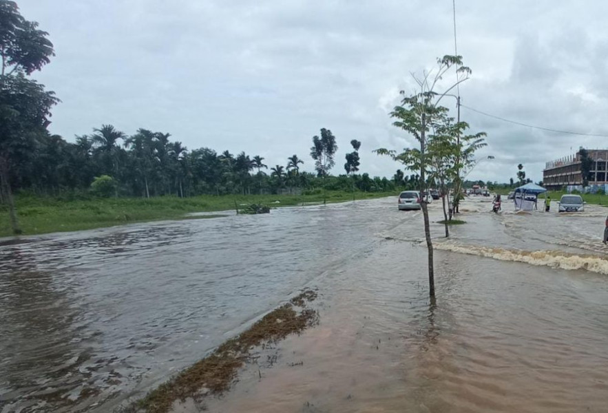 Rusak Parah Akibat Banjir, PUPR Riau Akan Perbaiki Jalan Sudirman Ujung Jembatan Siak IV