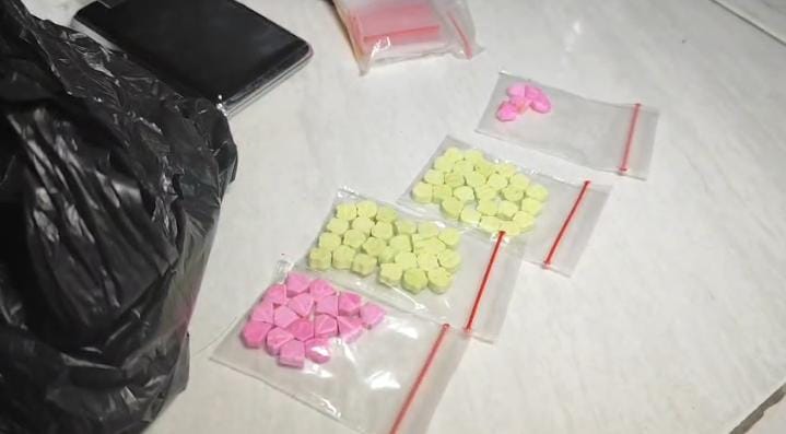 Dua Pecatan Polisi Ditangkap Jadi Pengedar Ekstasi di Pekanbaru, Polisi Sita 73 Butir Pil