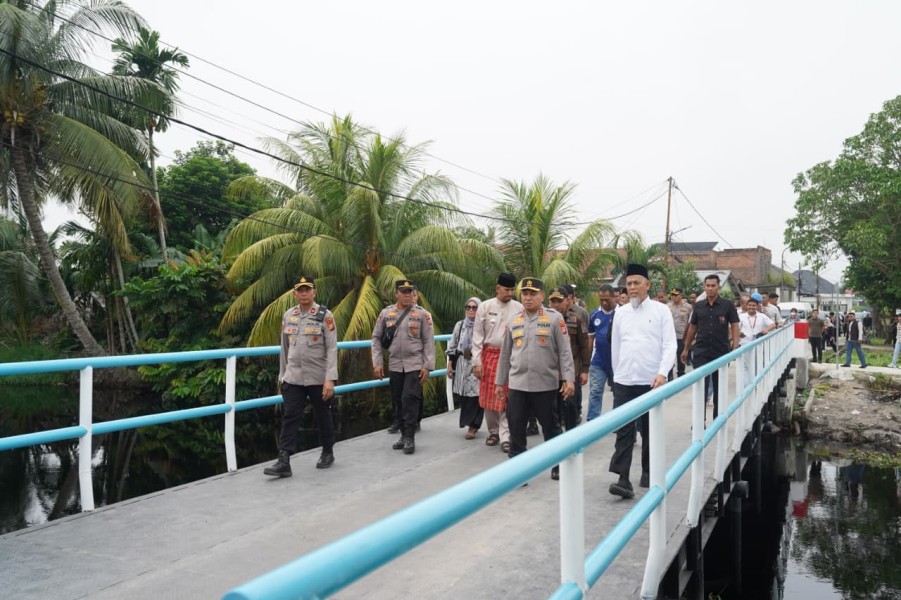 Kapolda Riau Tinjau Jembatan Merah Putih di Dumai, Tekankan Komitmen Polri untuk Konektivitas Masyarakat