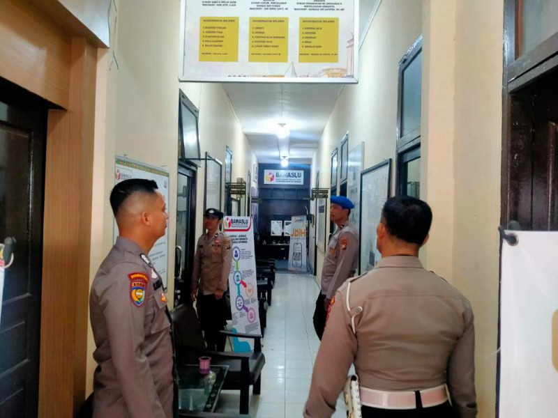 Polres Kuansing Intensif Lakukan Pengecekan Preventif Pengamanan Kantor Bawaslu Kuansing
