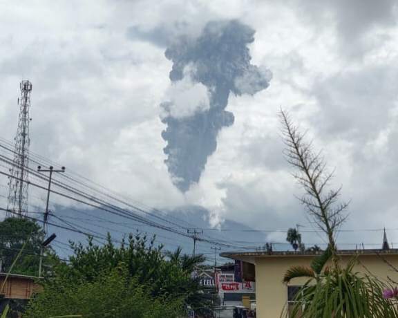 Pasca Marapi Erupsi, 14 Kecamatan di Agam Terdampak Hujan Abu-Batu