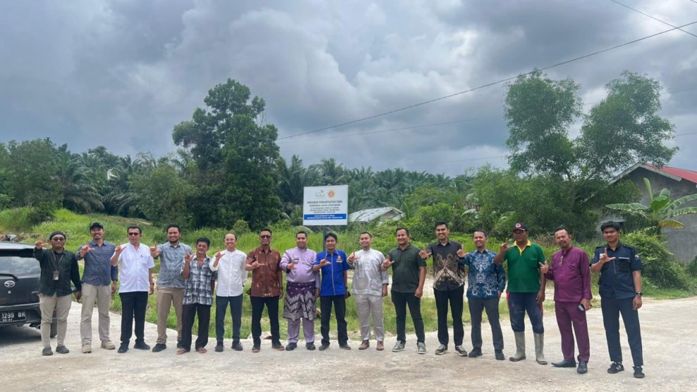 Dukung Pembangunan Infrastruktur Jalan di Bencah Lesung, PT PLN NP UP Tenayan Laksanakan Semenisasi