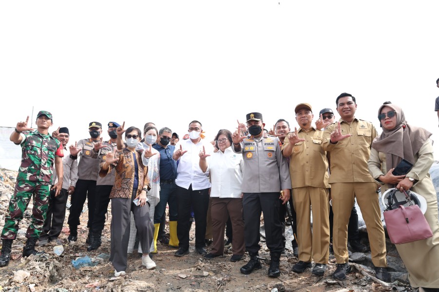 Kapolda Riau Dampingi Menteri LH Tinjau Waste to Energy di TPA Muara Fajar