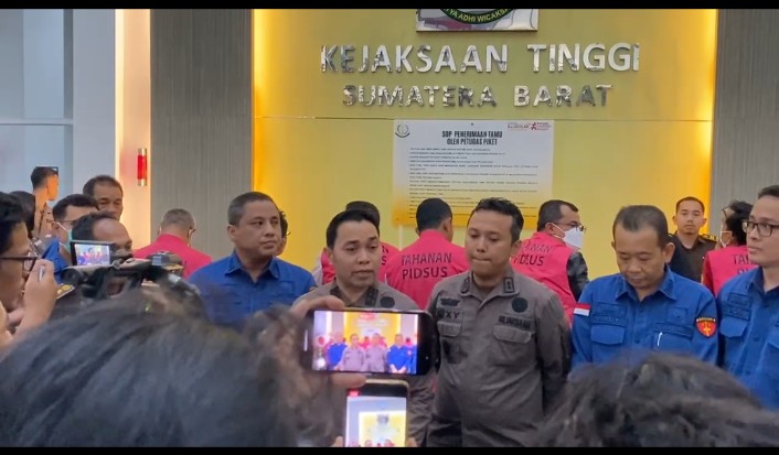 Penyidik Kejati Sumbar Tahan 7 Tersangka Kasus Proyek Disdik, 1 Orang Mangkir Pemeriksaan