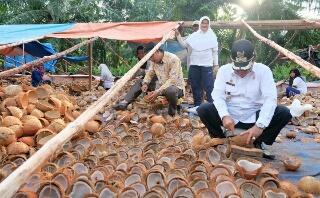 Bupati Inhil Lepas Ekspor Perdana Kopra Putih Ke Bangladesh