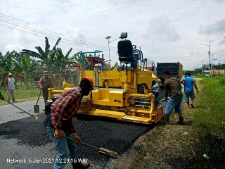 Ruas Jalan Rengat-Pematang Reba Rusak Berat Akhirnya Diperbaiki
