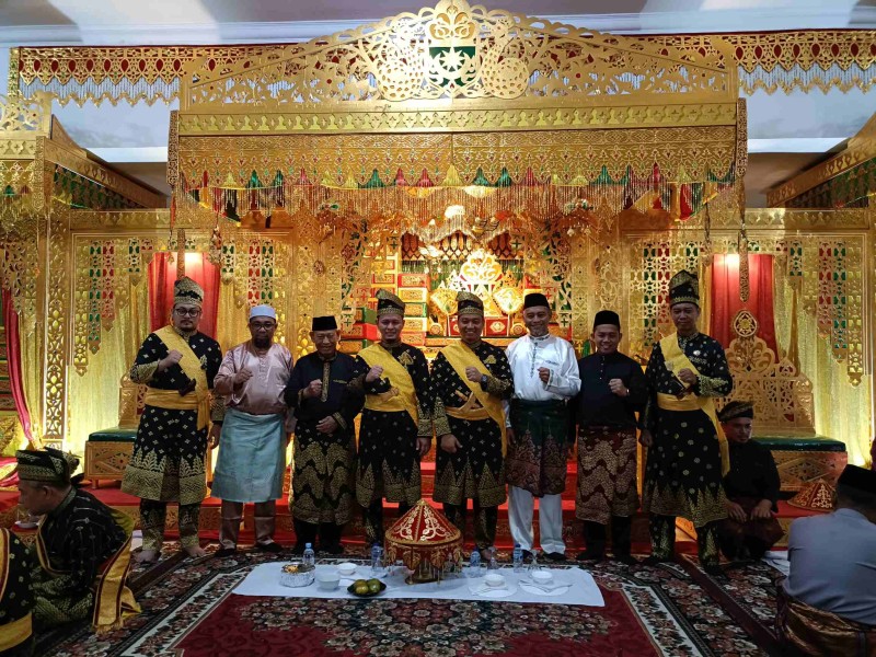 LAMR Pekanbaru Beri Wako Agung Nugroho Gelar Datuk Bandar Setia Amanah