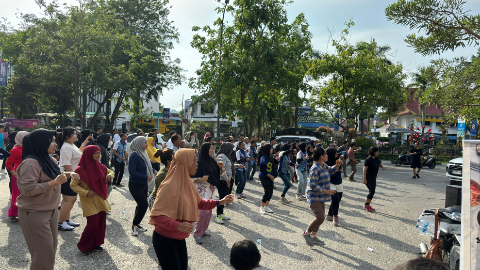 Semakin Dekat dengan Pelanggan, XL SATU Fiber Gelar Senam Massal Bersama Masyarakat Pekanbaru