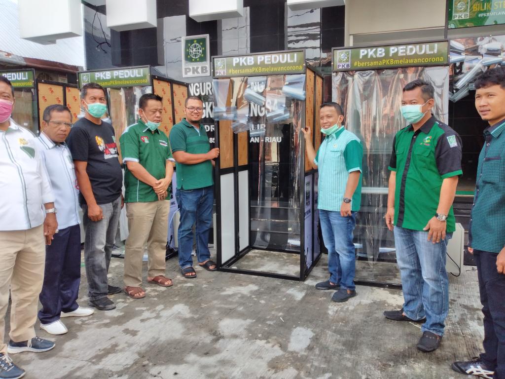 Cegah Covid 19, DPC PKB Inhil Distribusikan Bilik Sterilisasi yang Dilengkapi Teknologi Sensor