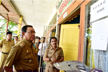 Bupati Inhil Tinjau UNBK di SMKN 1 Tembilahan