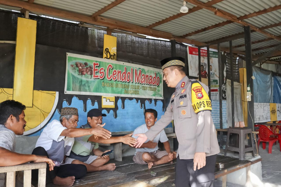 Cooling System, Kapolres Rohil Berikan Bansos kepada Warga Kurang Mampu