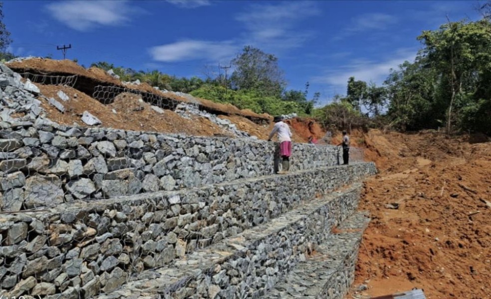 Pemprov Riau Tangani 3 Titik Longsor Ruas Jalan di Kecamatan XIII Koto Kampar