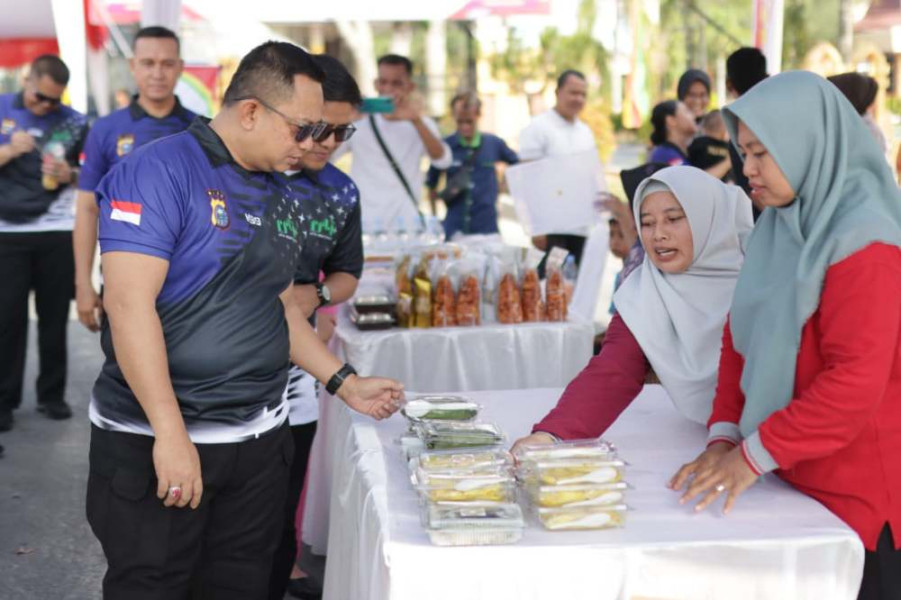 Meriahkan Hari Pahlawan, Kopdar Bonsai Polres Siak Gelar Bazar Pasar Murah UMKM