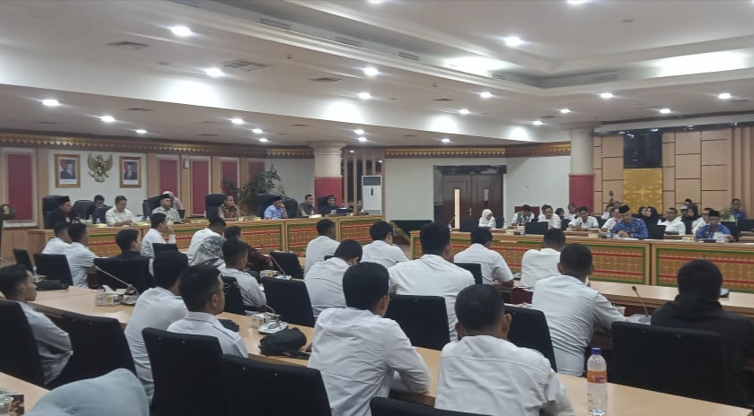 Minta Diangkat PPPK Paruh Waktu, Tenaga Honorer Non Database Mengadu ke Komisi I DPRD Riau
