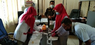 Didampingi Granat Inhu, Seluruh Pegawai Dinas Kesbangpol Inhu Tes Urine 