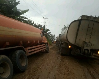 Kesal, Sejumlah Warga di Inhu Riau Hadang Mobil Masuk ke Lokasi Perusahaan