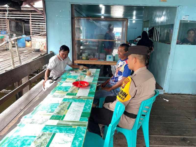 Sambangi Desa Sungai Berapit, Polsek Concong Sampaikan Pesan Pilkada Damai