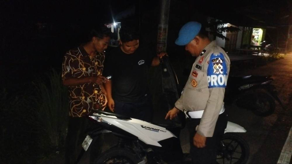 Patroli Malam Hari, Polsek Tempuling Cegah Gangguan Kamtibmas Pilkada