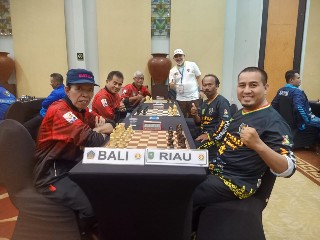 Tim Catur PWI Riau Memimpin