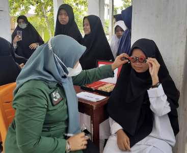 IROPIN RIAU Lakukan Pemeriksaan Kesehatan Mata & Berbagi Kacamata Gratis