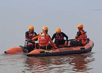 Terpeleset di Buritan, ABK KM Kurnia 8 Jatuh ke Laut, Nasibnya Belum Diketahui