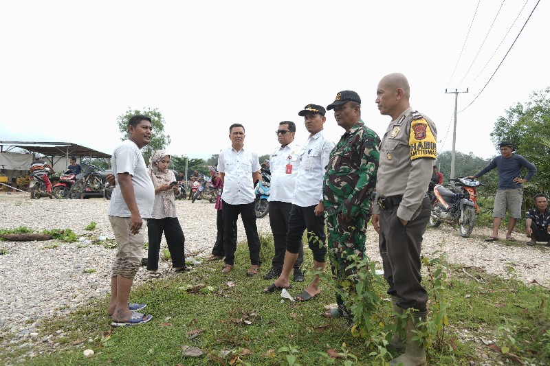 Akses Jalan Masyarakat Logas Putus Akibat Banjir, Bupati Instruksikan Kadis PUPR Gerak Cepat