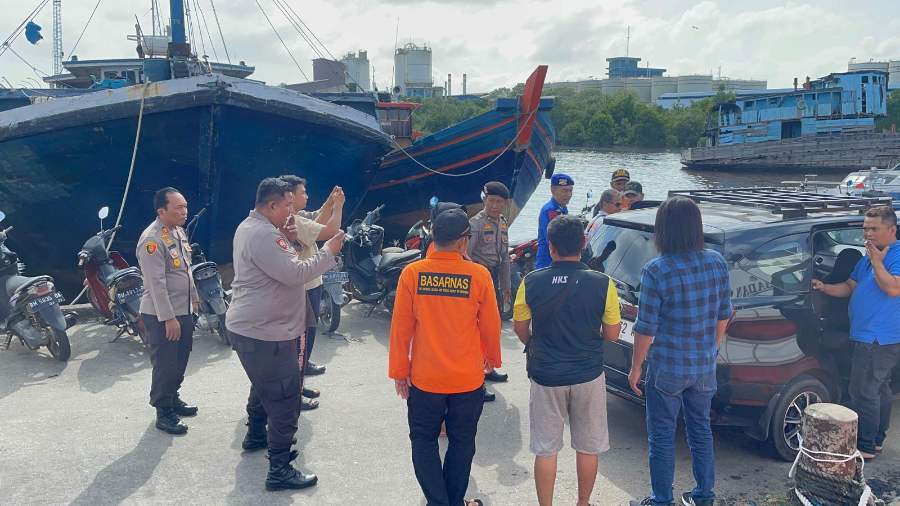 Kapal Jenis Pompong Terbalik di Perairan Pulau Rupat Riau