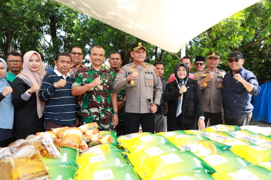 Bupati Siak Tinjau Pasar Murah di Taman Motuyoko Tualang