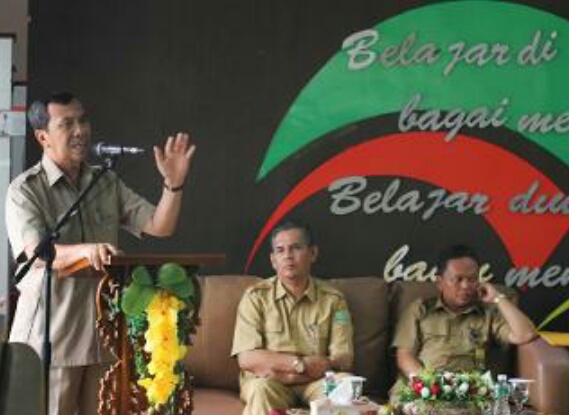 Demi Budaya Melayu, Siswi SD ini Tak Canggung Mendongeng depan Bupati