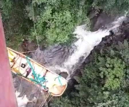 Pemotor Asal Pekanbaru Riau Masuk Jurang Kelok Sembilan Sumbar