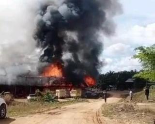 PT Sinar Reksa Kencana Didemo Masyarakat Inhu Riau, Sejumlah Fasilitas Rusak & Terbakar 