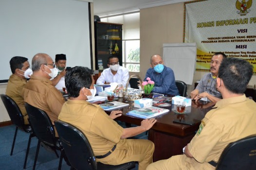 PPID BPKAD Provinsi Riau OPD Pertama yang Laporkan Kinerja Tahunan ke KI Riau