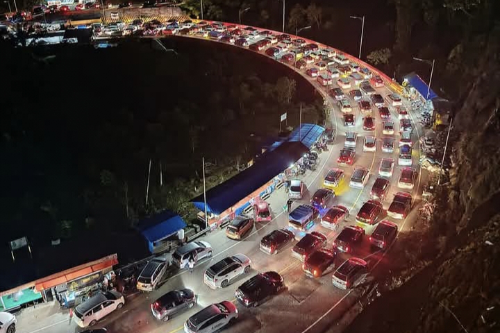 Baru Kali Ini Terjadi, Macet Parah di Kelok Sembilan di Hari Ketiga Lebaran