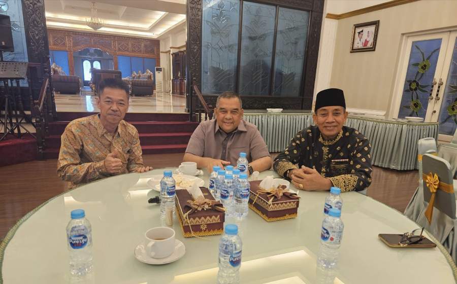 Bupati Rohil Afrizal Sintong Hadir Tanpa Wakil Penuhi Undangan Makan Siang Gubri Edy Natar