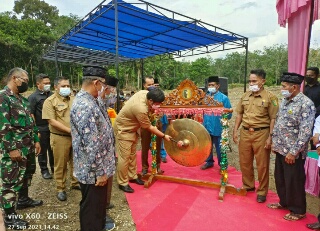 Resmikan Pasar Desa Teluk Pauh, Bupati Andi Putra Himbau Masyarakat Selalu Jaga Prokes