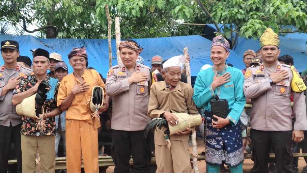 Damai Polres Inhu di 'Gawai Kebatin' Warga Desa Talang Mamak Polres Inhu di