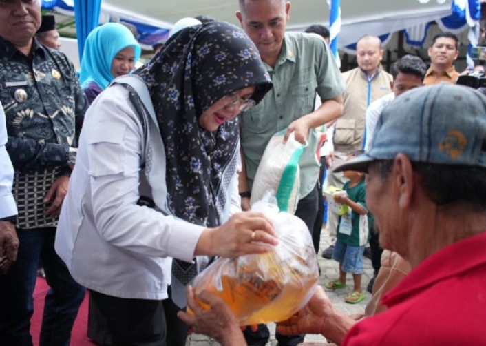 Pemkab Siak dan Bulog Salurkan Bantuan Pangan untuk 30.786 KPM